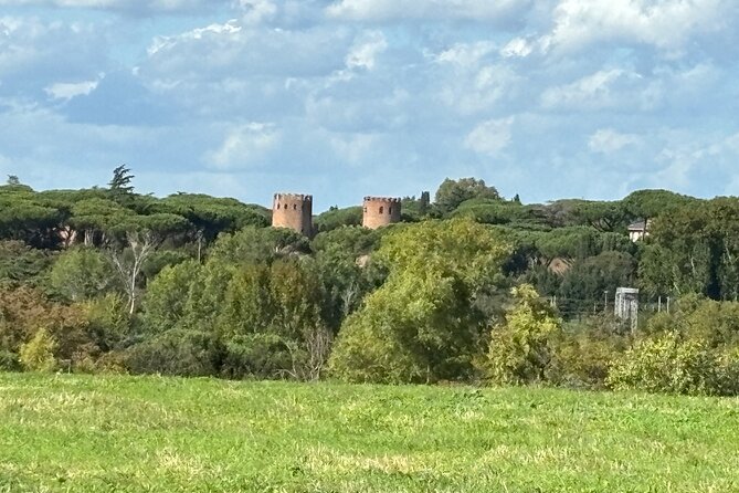 Private E-bike tour of Appian way, Aqueduct & catacombs with food - Riding Via Appia Antica: Old Road, Real Perspective