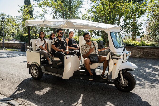 Private Electric Tuktuk Tour of Rome with Prosecco and Pickup - Colosseum: exterior photos and the engineering lesson