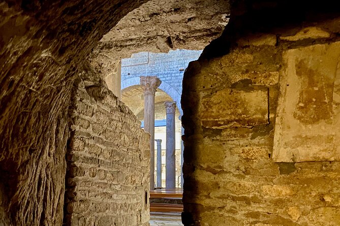 Private Express Tour of Roman Catacombs with Transfer - Domitilla catacombs: a fast tour with a real sense of scale