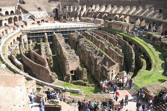 Private Guided Tour Colosseum and Ancient Rome - Meeting point and entry day flow at Piazza del Colosseo