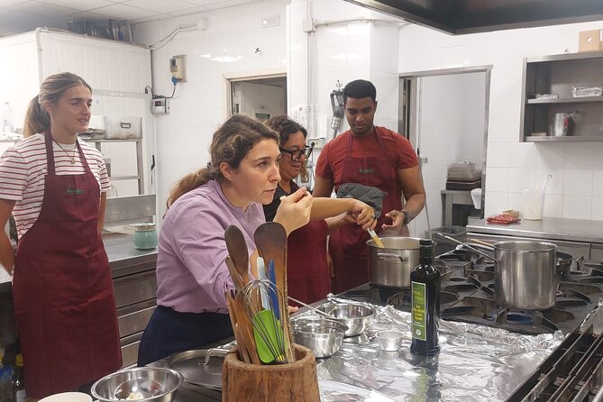 Private Italian cooking lessons in Rome - Small details that affect your experience (like knives)