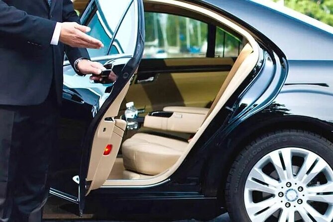Private One way Transfer Rome Fiumicino Airport to Rome - The ride itself: private, one-way, and air-conditioned