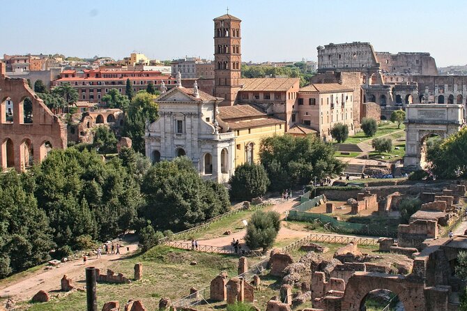 Private Personalized Architecture Tour of Rome with an Architect - Trevi Fountain and the photo rush you can outsmart