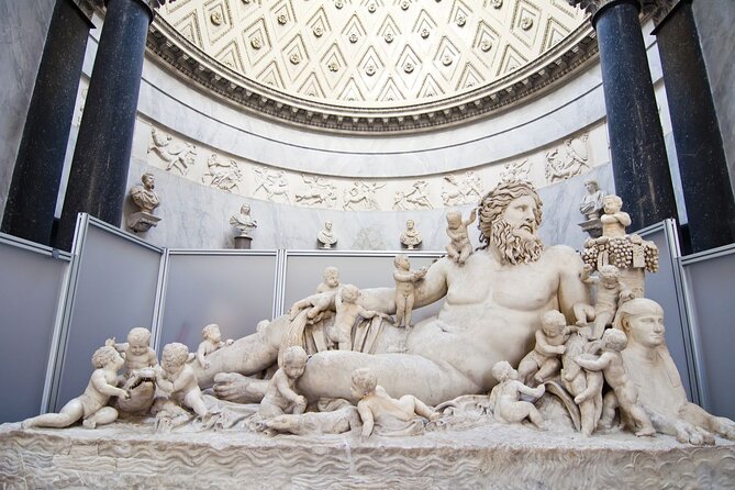 Private Tour: Deluxe Vatican Museum and St. Peter's Basilica with Hotel pick-up - Sistine Chapel + Giudizio Universale: short time, serious looking