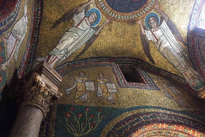 Private Tour - Monti district - Stop 1: Santa Maria Maggiore and the Mary mosaics that set the tone