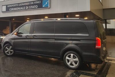 Private transfer from Fiumicino Airport to Rome city centre and vice versa - Where you meet the driver: hotel pickup in Rome and terminal meeting points