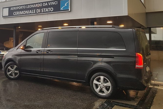 Private transfer from Fiumicino Airport to Rome city centre and vice versa - Where you meet the driver: hotel pickup in Rome and terminal meeting points