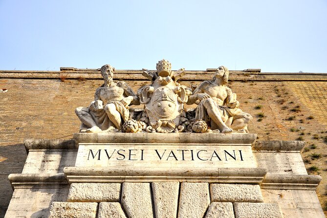 PRIVATE Vatican, Sistine Chapel & St. Peter's Basilica (shortcut) - Cortile della Pigna to Laocoön: the art you can connect to Michelangelo