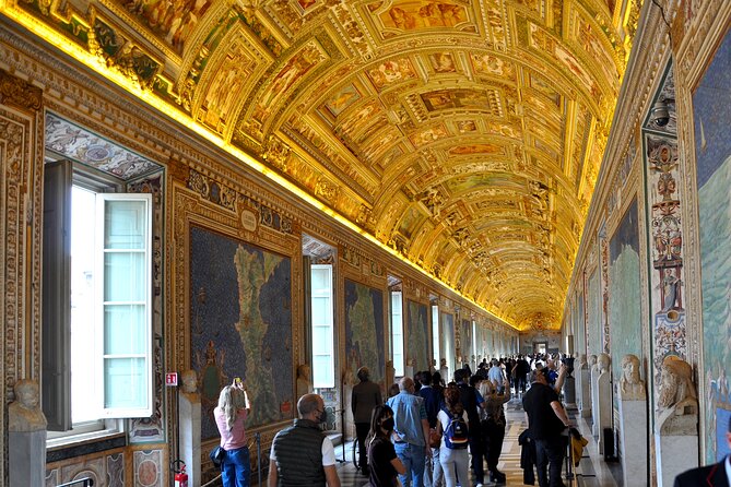 PRIVATE Vatican, Sistine Chapel & St. Peter's Basilica (shortcut) - La Pietà: the sculpture and why it hits harder in person