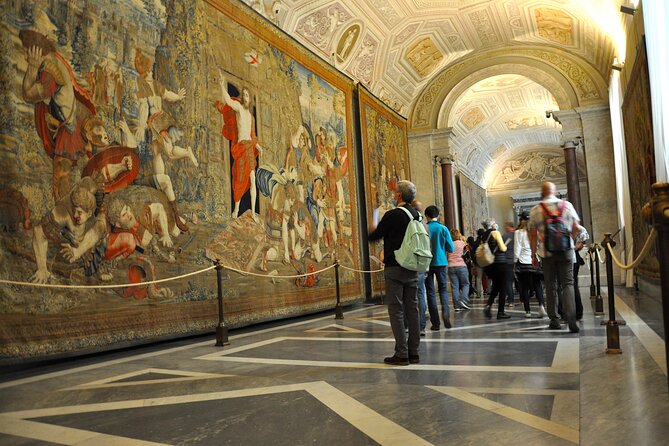 PRIVATE Vatican, Sistine Chapel & St. Peter's Basilica (shortcut) - Start at Vatican Museums: how you get your bearings fast