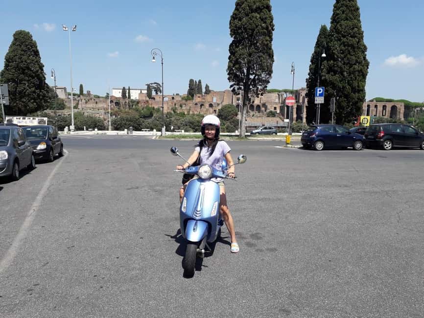 RENTA A VESPA - Riding a Vespa through Rome: why it works