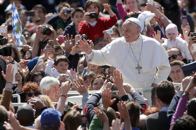 Reserved Papal Audience Ticket with Assistance On Site - Ticket delivery in Rome: why the courier step is the real value