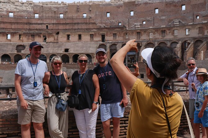 Roma: Colosseum, Forum, and Palatine Hill Local Guided Tour - Meeting at the Arch of Constantine and Staying With the Group