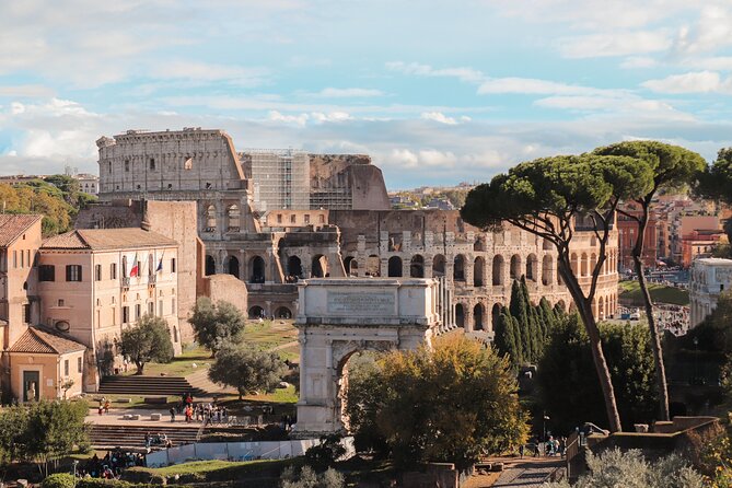 Roma: Colosseum, Forum, and Palatine Hill Local Guided Tour - The Roman Forum and Via Sacra: Turning Ruins Into Daily Life