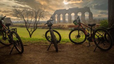 Roma: DELUXE Appian Way Bike Tour, Catacombs Visit & Lunch - Porta San Sebastiano to the catacombs: a practical intro to ancient Rome