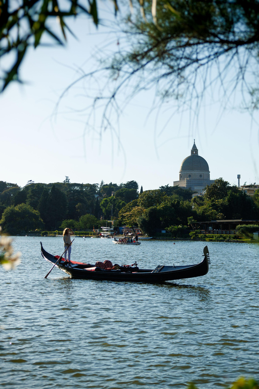 Roma: The one and only Roma Gondola tours on the lake! - Step aboard: where the gondola ride starts at Laghetto dell’Eur