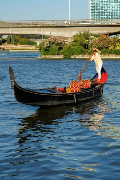 Roma: The one and only Roma Gondola tours on the lake! - The 30-minute ride that’s really the whole point