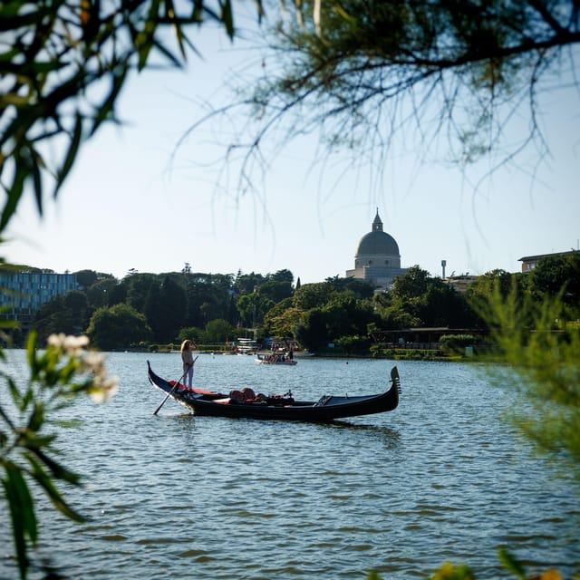 Roma: The one and only Roma Gondola tours on the lake! - The aperitif option: fun add-on, not included by default