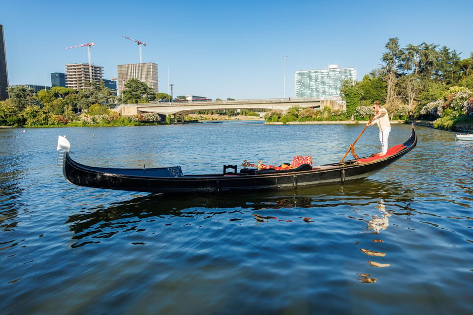 Roma: The one and only Roma Gondola tours on the lake! - Pricing and what you’re really paying for ($39.86 for 30 minutes)