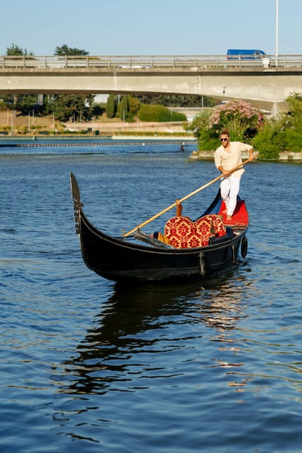 Roma: The one and only Roma Gondola tours on the lake! - Weather and rain: what happens if the lake goes gray