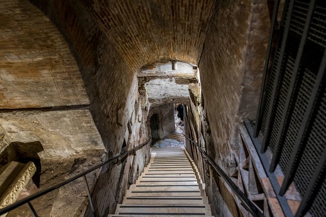 Roman Countryside Walk: Catacombs, Aqueducts and Appian Way - San Callisto Catacombs: what you’ll see and the rules you must follow