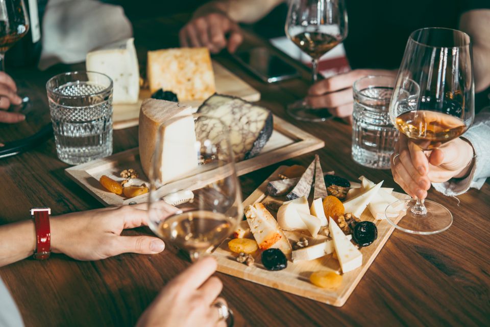 Rome: 3-Hour Private Foodie Tour with Vatican Views - Aperitivo in Gardens: Spritz With Live Music, Then Cannoli and Prosecco