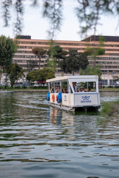Rome: 30-minute boat tour to Laghetto dell'Eur - Getting to Viale Oceania and the Japan Walk meeting area