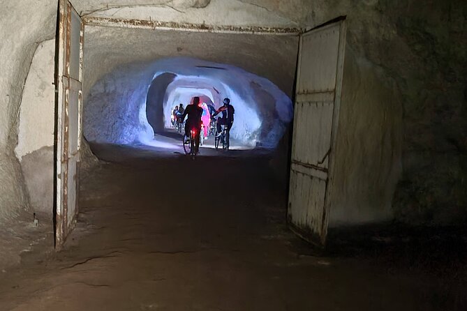 Rome: Appia Antica E-Bike tour with Rome's Underground Labyrinth - Aqueduct scale at Parco degli Acquedotti