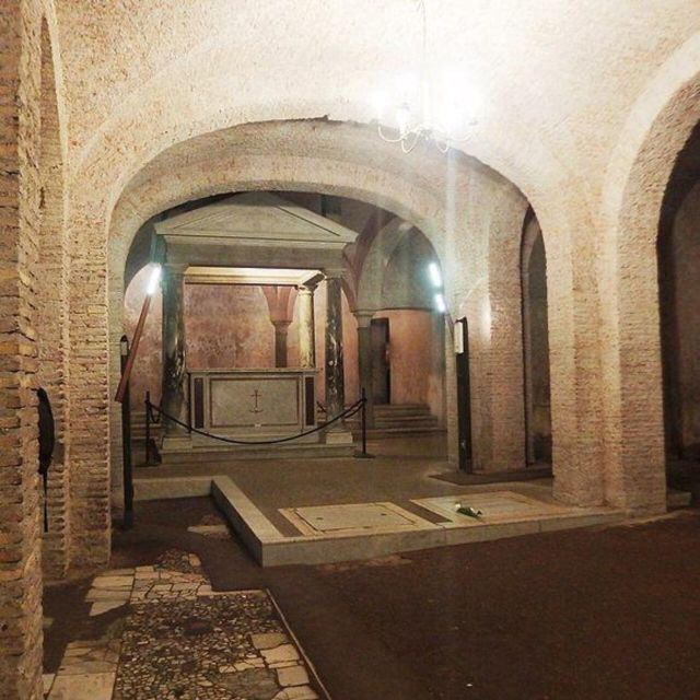 Rome: Appian Catacombs tour with transfere - Dress code and photo rules: small details that can derail your visit