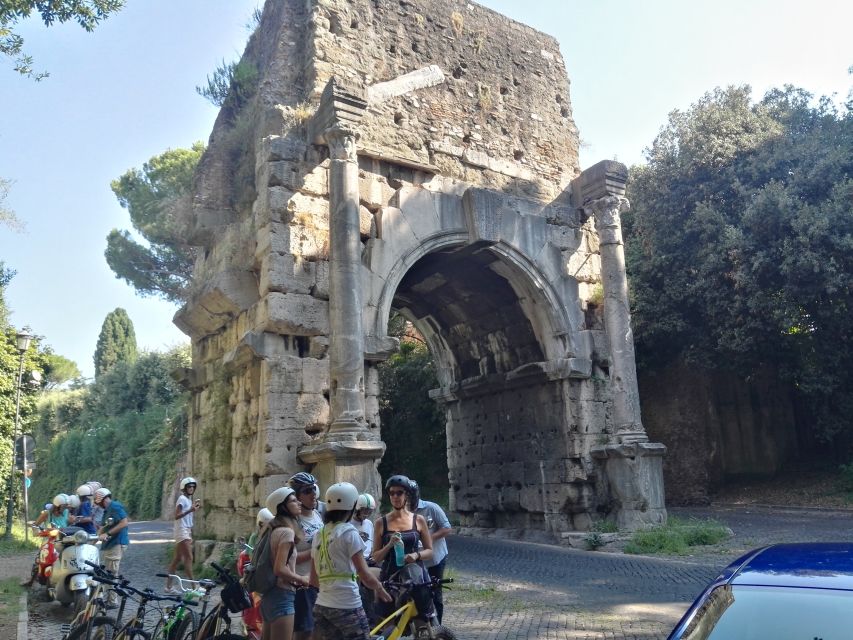 Rome: Appian Way Aqueducts Bike Tour (UPG Catacombs & Lunch) - Meeting near Colosseo: easy to find, fast to roll