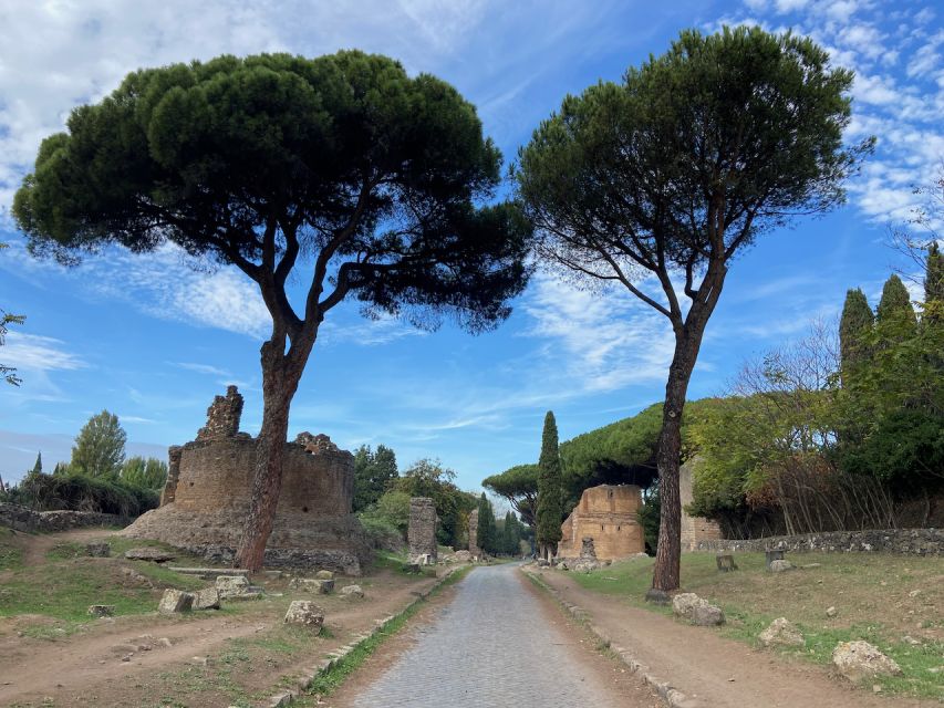 Rome: Appian Way Guided Tour on E-Bike with italian Aperitif - How the guide quality changes the whole experience