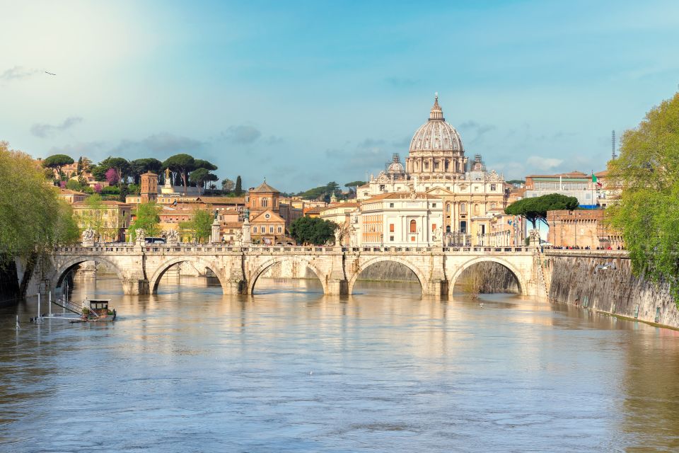 Rome at Night Bike Tour - Wine along the Tiber: a small pause that upgrades the whole ride