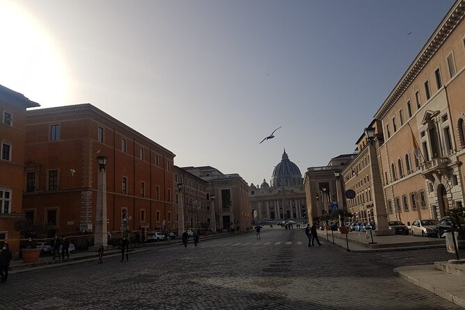 Rome Baroque: Fountains and Squares Private Walking Tour - Lunch or dinner at a local restaurant with a fixed menu