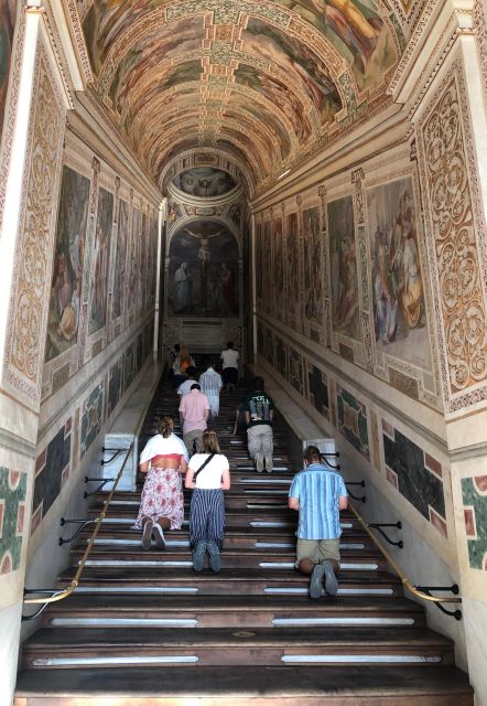 Rome: Basilica of St John Lateran & Holy Steps 1-Hour Tour - Meeting at Scala Santa: how to find your group fast