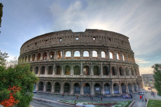 Rome: Best of Colosseum and Roman Forum Small Group Guided Tour - Inside the Colosseum: Gladiators, Hunts, and How It’s Built