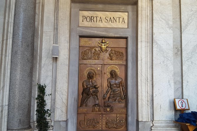 Rome: Between Holy Doors Small Group Walking Tour - Stop 1: Basilica di Santa Maria Maggiore and its Holy Door