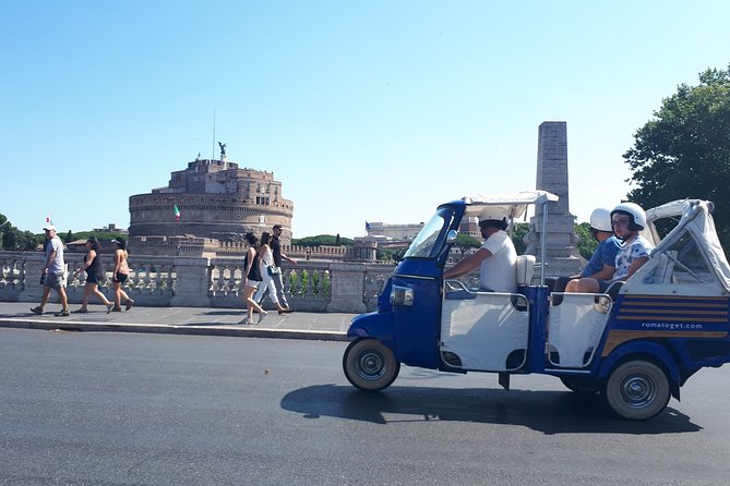 Rome by Ape Calessino Auto Rickshaw - Piazza Venezia, Imperial Forum, and Colosseum viewing angles