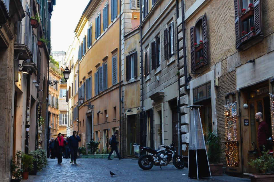 Rome: Campo De' Fiori Market & Trevi 4-Hour Food & Wine Tour - Lunch among theatre ruins: the meal that makes the tour feel special
