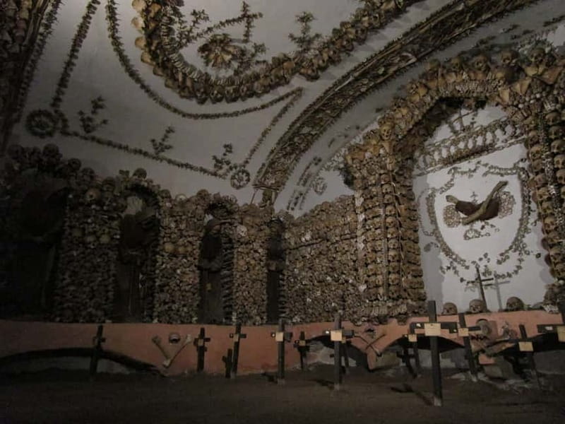 Rome: Capuchin Crypts Skip-the-Line Ticket and Tour - Where you meet: Via Vittorio Veneto’s bronze gate
