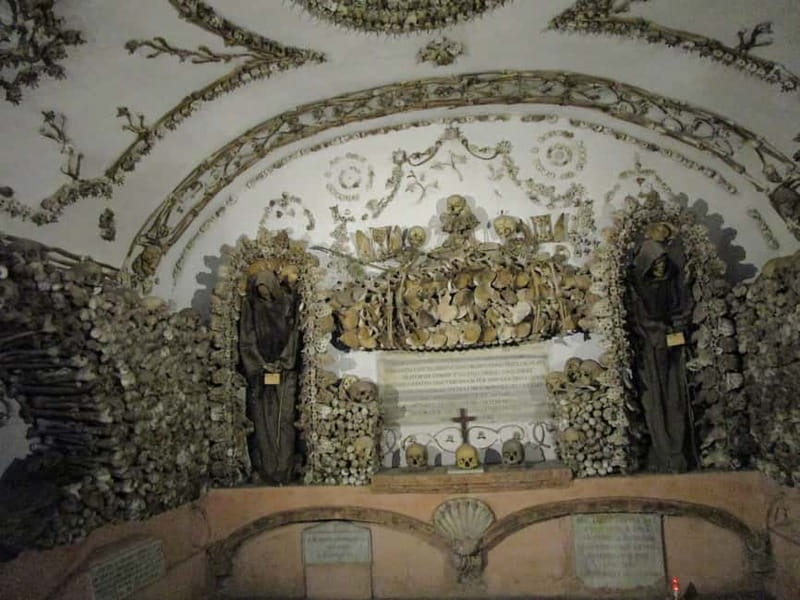 Rome: Capuchin Crypts Skip-the-Line Ticket and Tour - Crypt of the Skulls and the hourglass symbolism