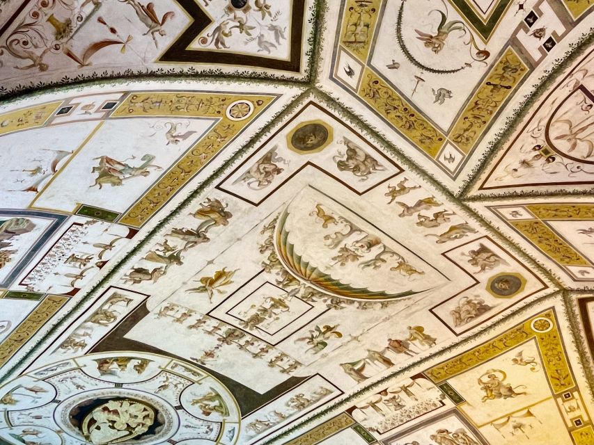 Rome: Castel Sant'Angelo and Hadrian's Tomb Guided VIP Tour - Emperor Adrian’s tomb: the foundation of the building’s story