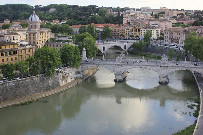 Rome: Castel Sant'Angelo Guided Tour - Inside Castel Sant’Angelo: emperors, pope apartments, prison, and paintings