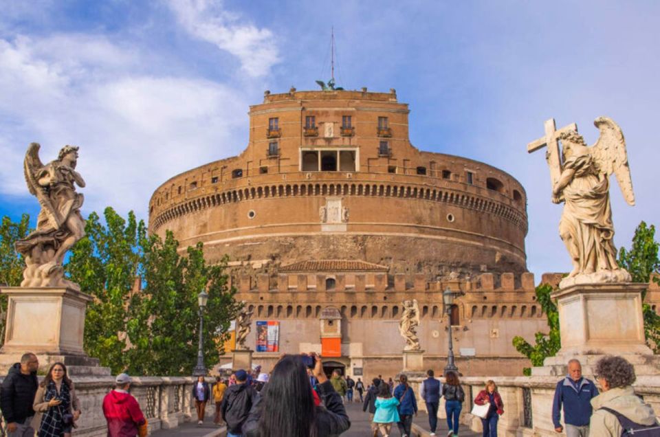 Rome: Castel Sant'Angelo Private Tour & Skip-the-Line Entry - The Courtyard Torture Chamber Experience