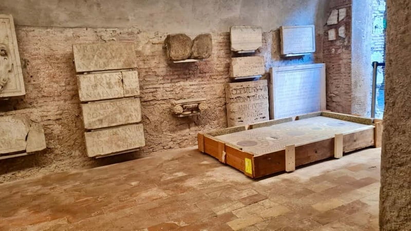 Rome: Castle Sant'Angelo Ticket w/ audioguide option - Inside the Papal Rooms and the Spiral staircase