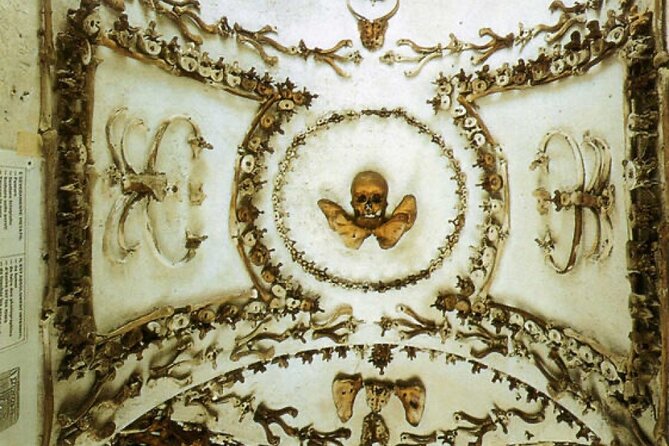 Rome Catacombs Capuchin Crypts with Rome city semi pvt tour - Capuchin Crypts Under Santa Maria della Concezione: what you’re really seeing