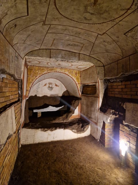 Rome: Catacombs Express ENGLISH Guided Tour - SKIP THE LINE - Best Preserved Catacombs on Four Levels: Walking the Real Tunnels