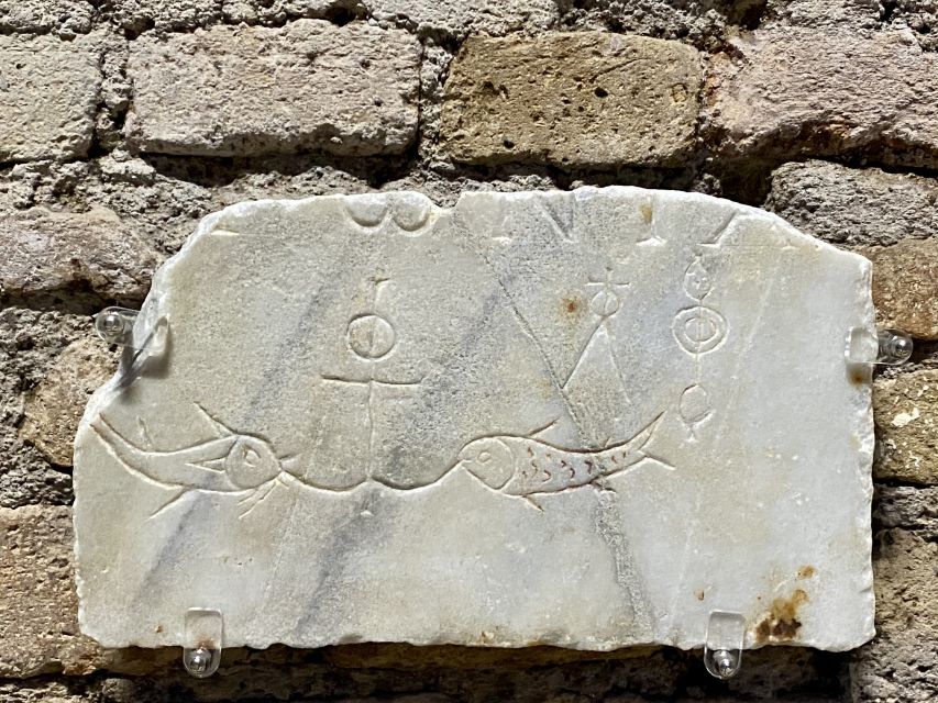 Rome: Catacombs & St Clement's Underground Semi-Private Tour - The shift from paganism to Christianity, told on the walls