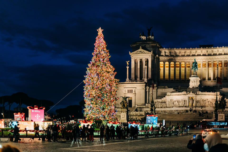 Rome: Christmas Lights Walking Tour - Piazza Navona: Christmas market time with a breather