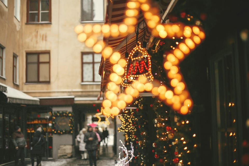 Rome: Christmas Lights Walking Tour - St Peter’s Square finale: the lights and the big open feeling