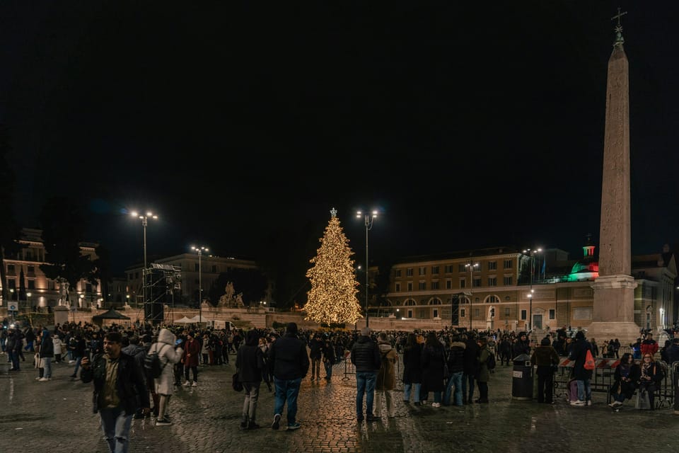 Rome: Christmas Lights Walking Tour - How the small group format changes your night